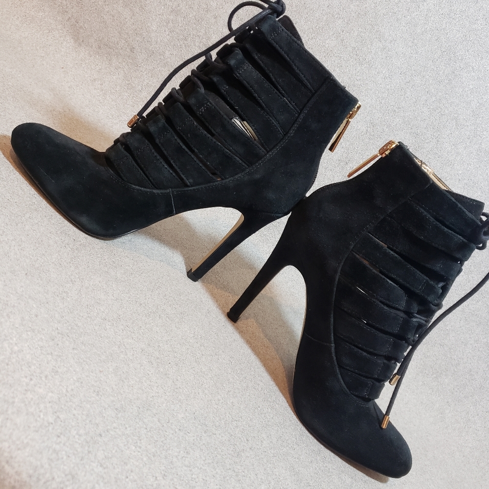 *size 4* BCBGeneration "BELININI stiletto bootie - Picture 6 of 12